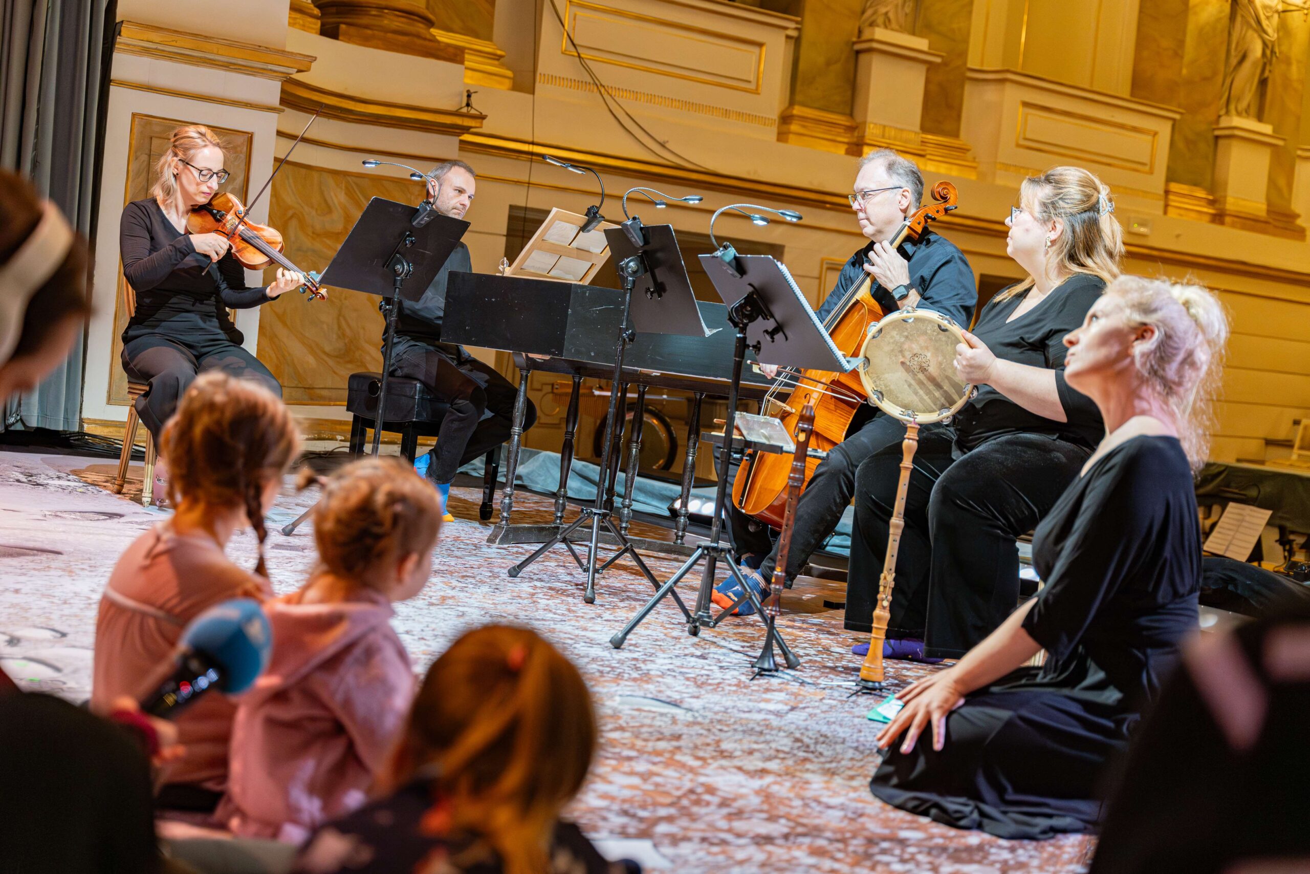 POKazujemy HISTORIĘ. DLACZEGO KOT JEST W BUTACH? / WARSZTATY Z OPOWIEŚCIĄ 24.11.2024 fot. P. Sulej