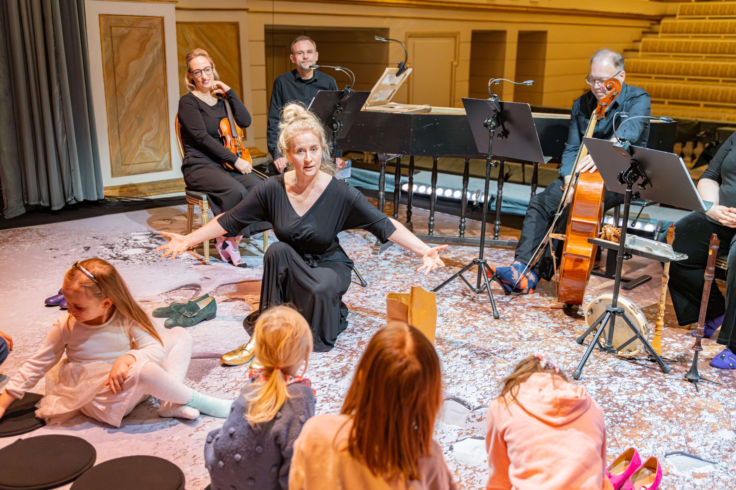 POKazujemy HISTORIĘ. DLACZEGO KOT JEST W BUTACH? / WARSZTATY Z OPOWIEŚCIĄ 24.11.2024 fot. P. Sulej