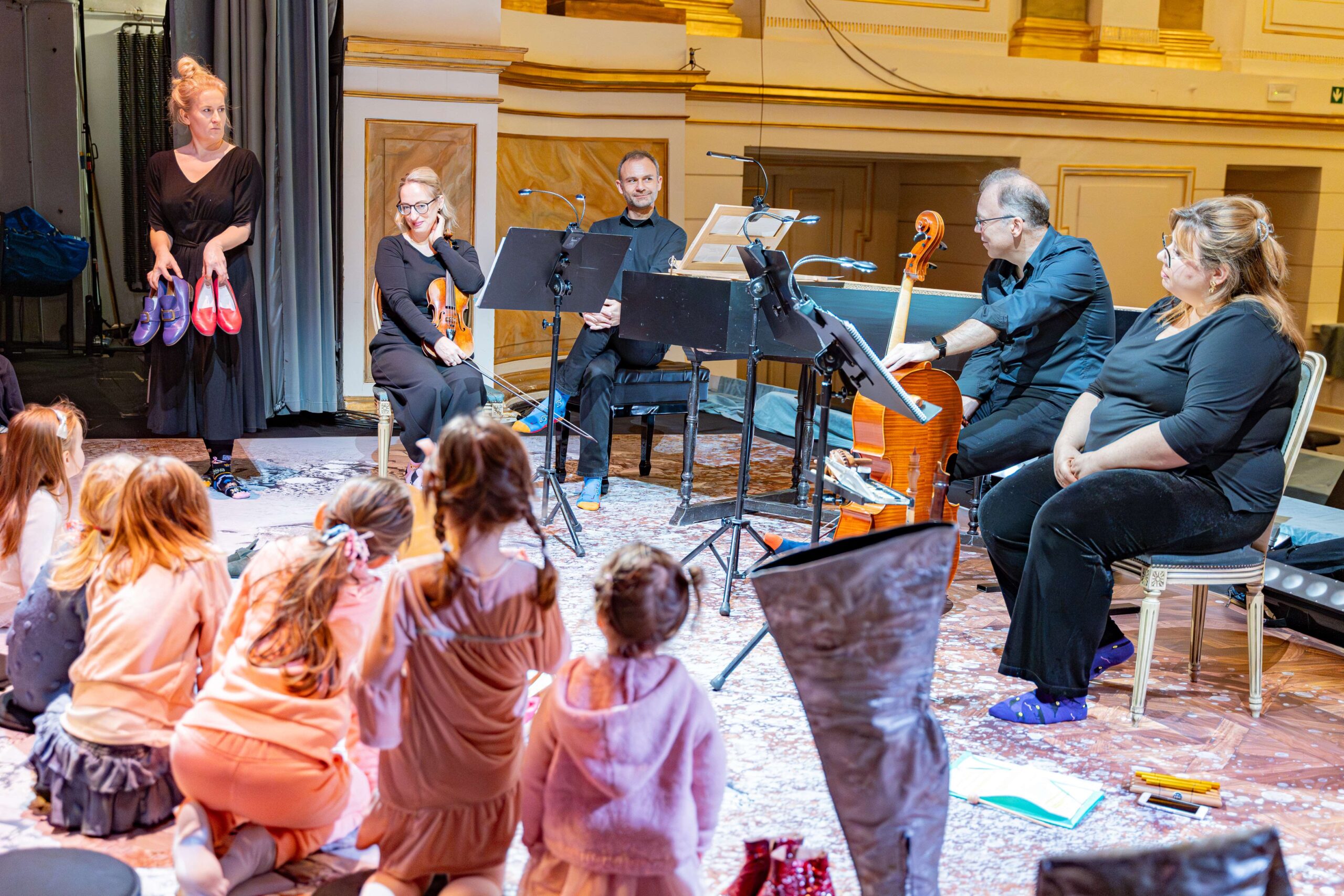 POKazujemy HISTORIĘ. DLACZEGO KOT JEST W BUTACH? / WARSZTATY Z OPOWIEŚCIĄ 24.11.2024 fot. P. Sulej