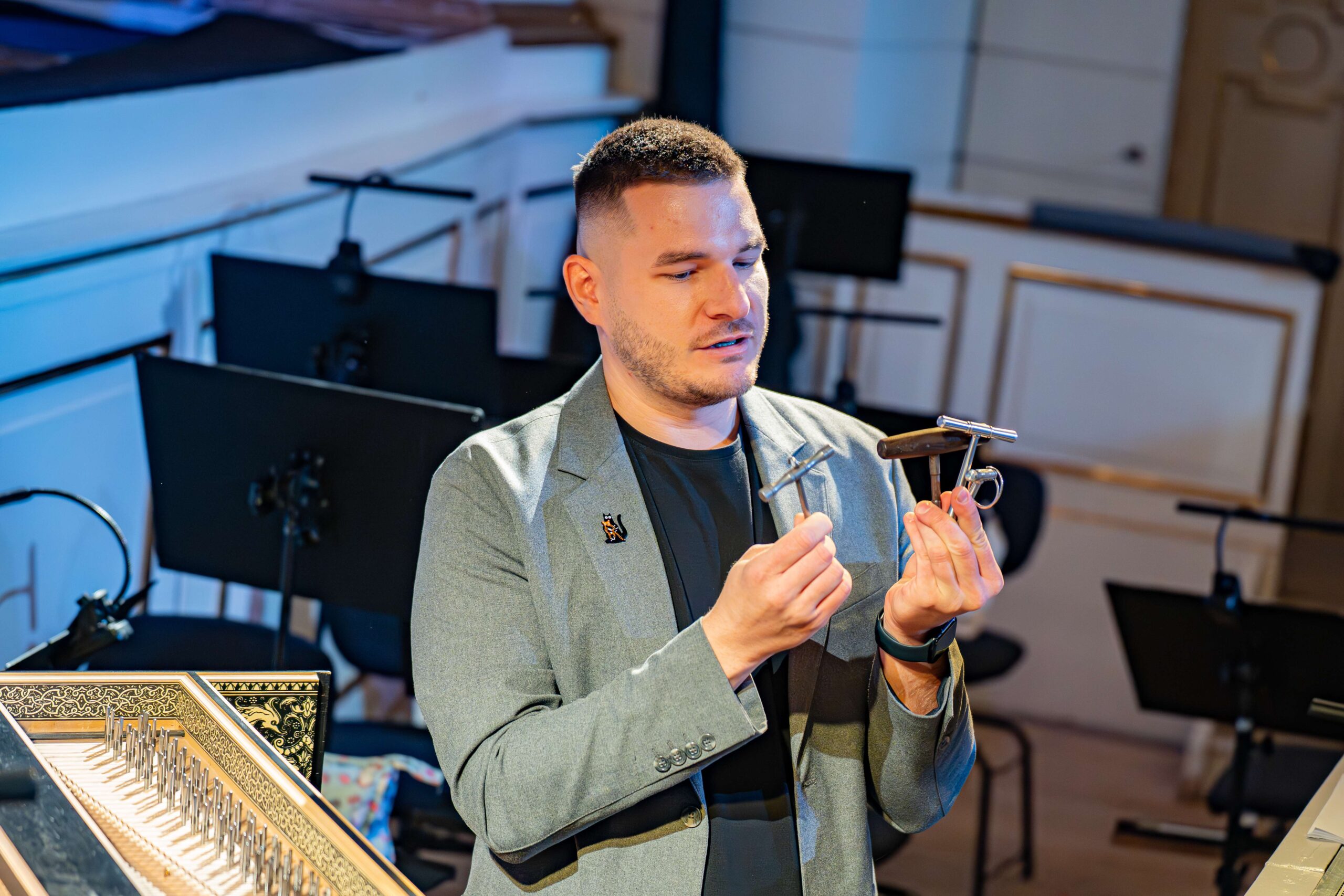 POKazujemy DAWNE KLAWIATURY. KLAWESYN STROSZY PIÓRKA / WARSZTATY DLA RODZIN Z DZIEĆMI 6+ 4.10.2025 Fot. P. Sulej