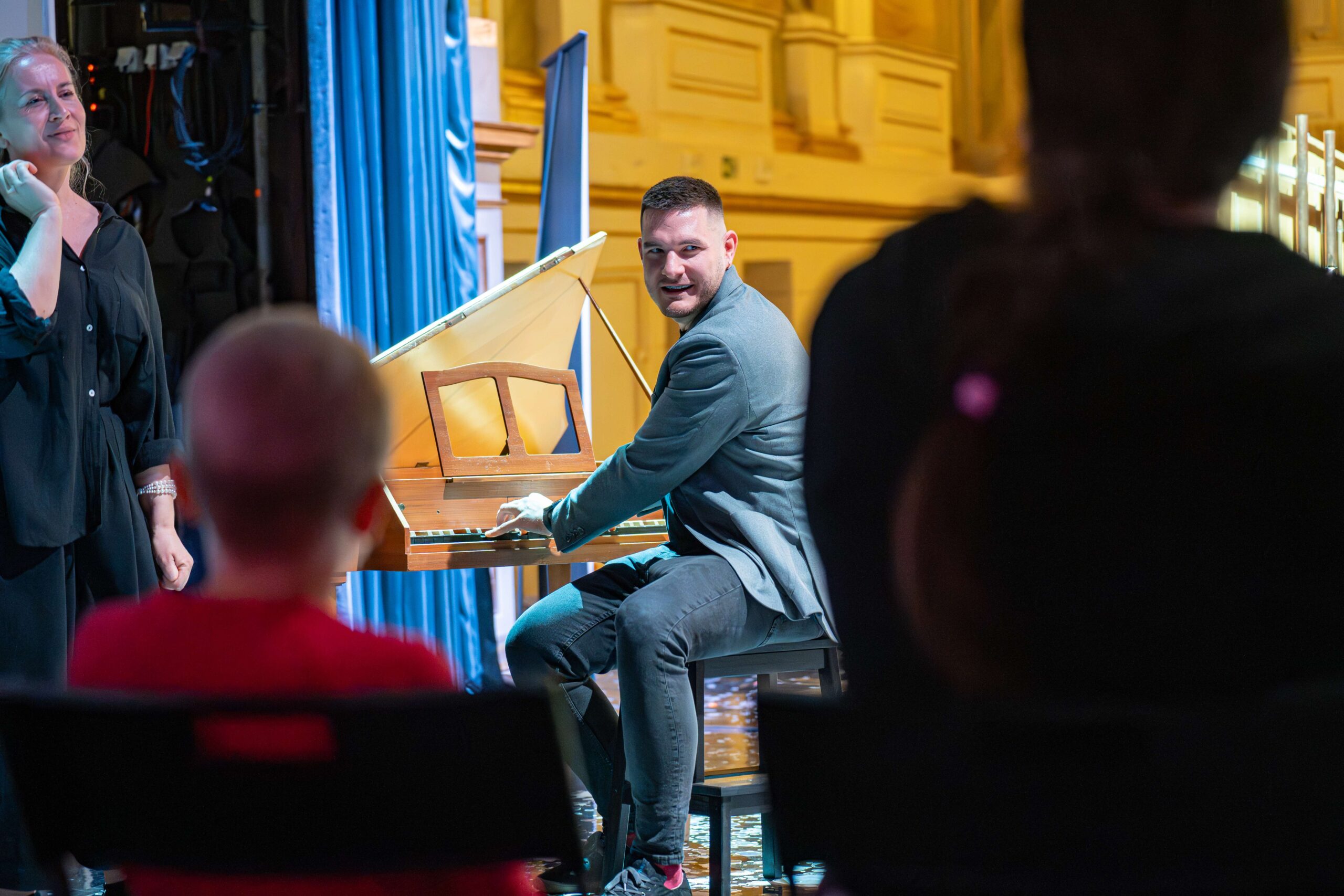 POKazujemy DAWNE KLAWIATURY. KLAWESYN STROSZY PIÓRKA / WARSZTATY DLA RODZIN Z DZIEĆMI 6+ 4.10.2025 Fot. P. Sulej