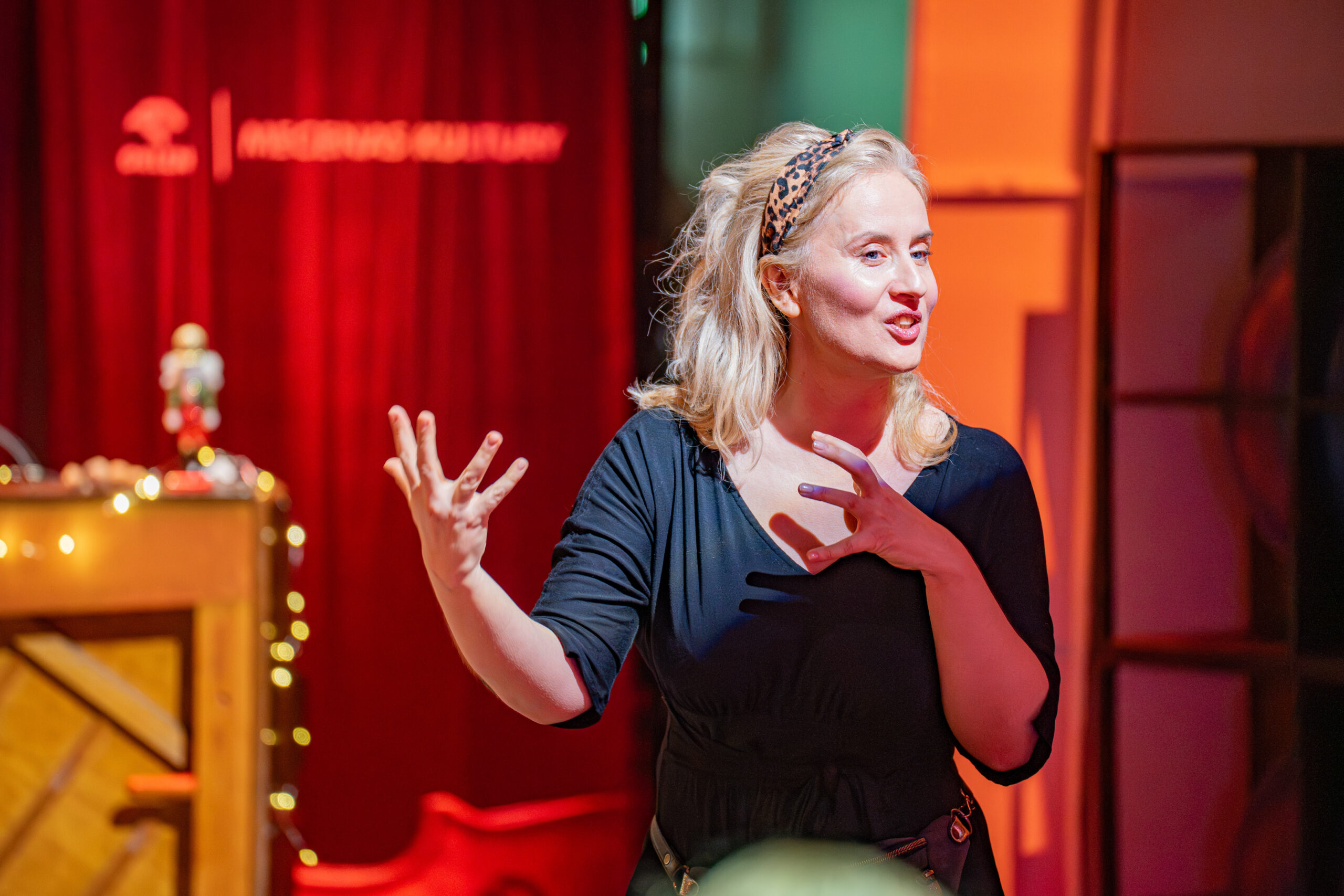 POKazujemy KRAKATUKA. STROIMY DRZEWKO W ORZECHOWE DŹWIĘKI / WARSZTATY CHOINKOWE DLA RODZIN Z DZIEĆMI 5+ 7.12.2025 FOT. P. SULEJ