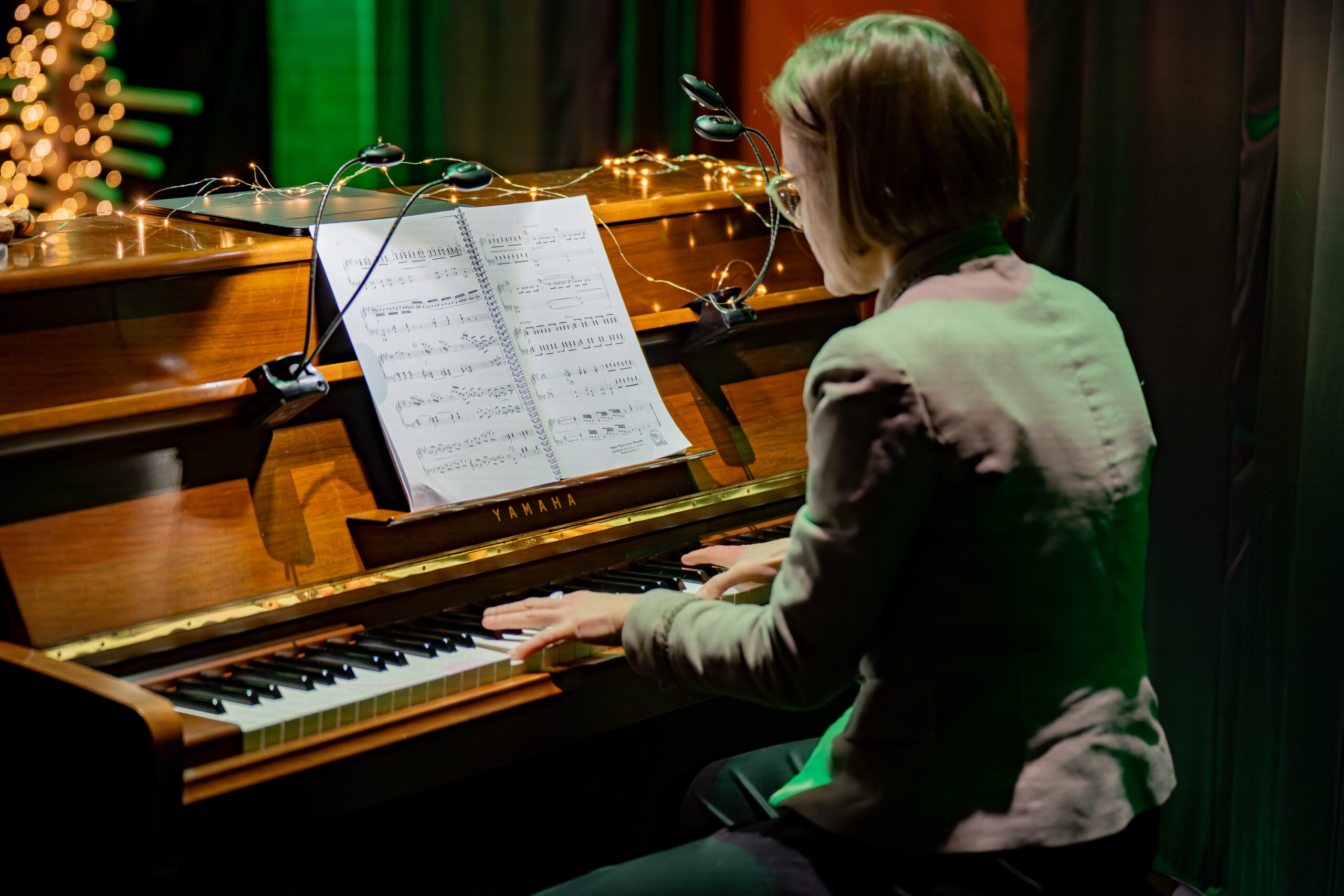 POKazujemy KRAKATUKA. STROIMY DRZEWKO W ORZECHOWE DŹWIĘKI / WARSZTATY CHOINKOWE DLA RODZIN Z DZIEĆMI 5+ 7.12.2025 FOT. P. SULEJ