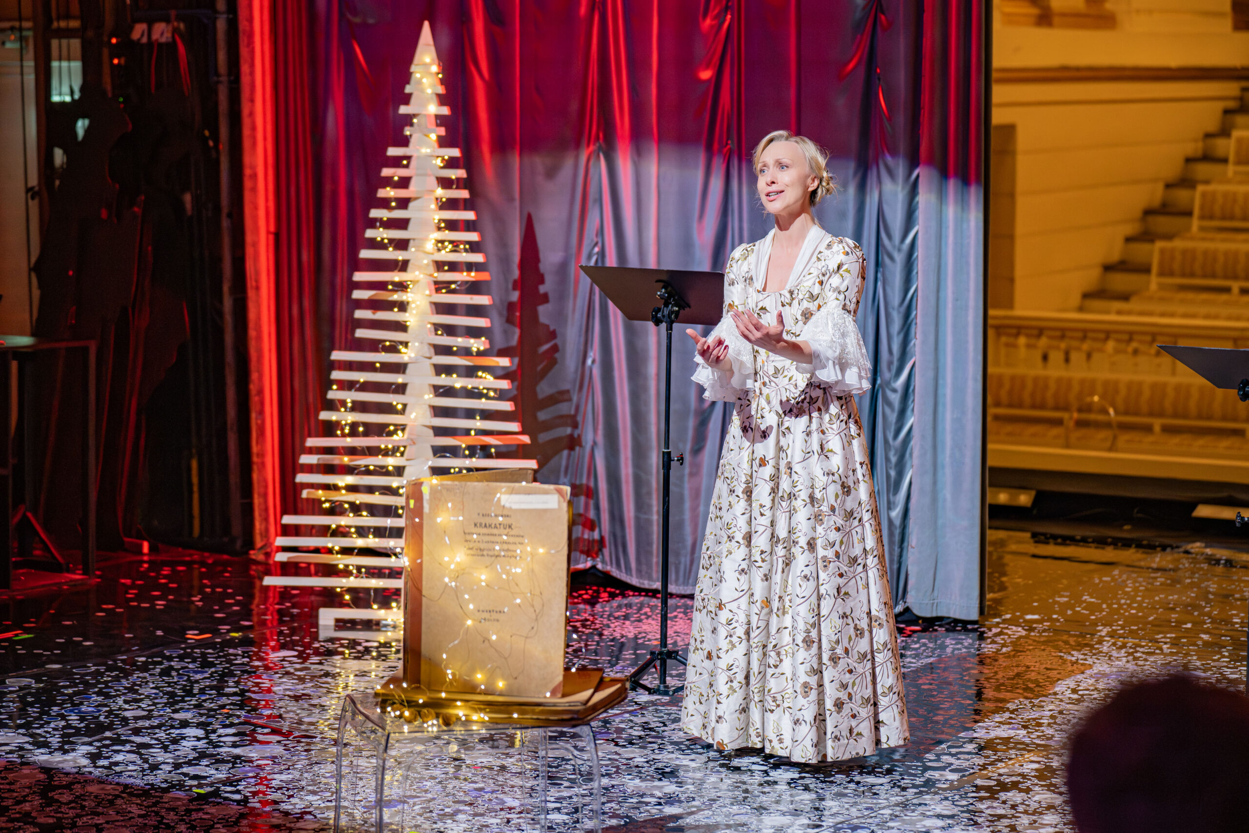 POKazujemy KRAKATUKA. STROIMY DRZEWKO W ORZECHOWE DŹWIĘKI / WARSZTATY CHOINKOWE DLA RODZIN Z DZIEĆMI 5+ 7.12.2025 FOT. P. SULEJ