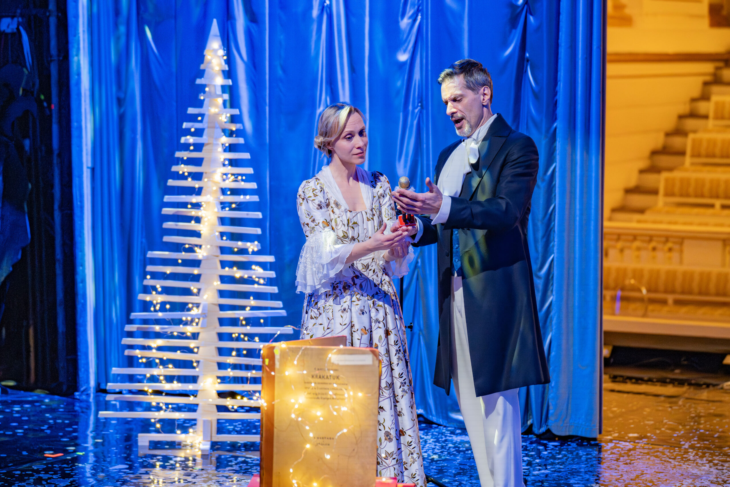 POKazujemy KRAKATUKA. STROIMY DRZEWKO W ORZECHOWE DŹWIĘKI / WARSZTATY CHOINKOWE DLA RODZIN Z DZIEĆMI 5+ 7.12.2025 FOT. P. SULEJ