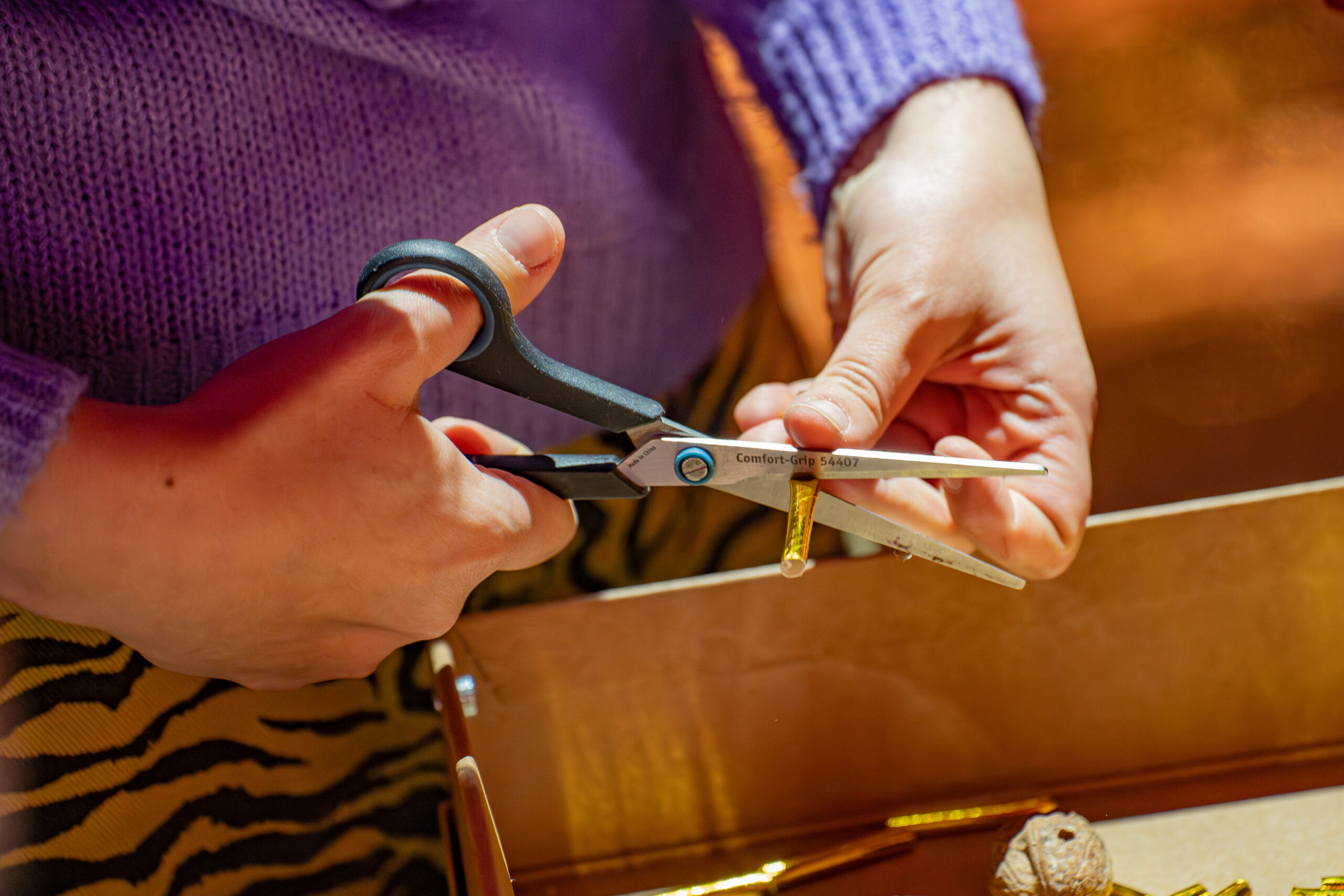 POKazujemy KRAKATUKA. STROIMY DRZEWKO W ORZECHOWE DŹWIĘKI / WARSZTATY CHOINKOWE DLA RODZIN Z DZIEĆMI 5+ 7.12.2025 FOT. P. SULEJ