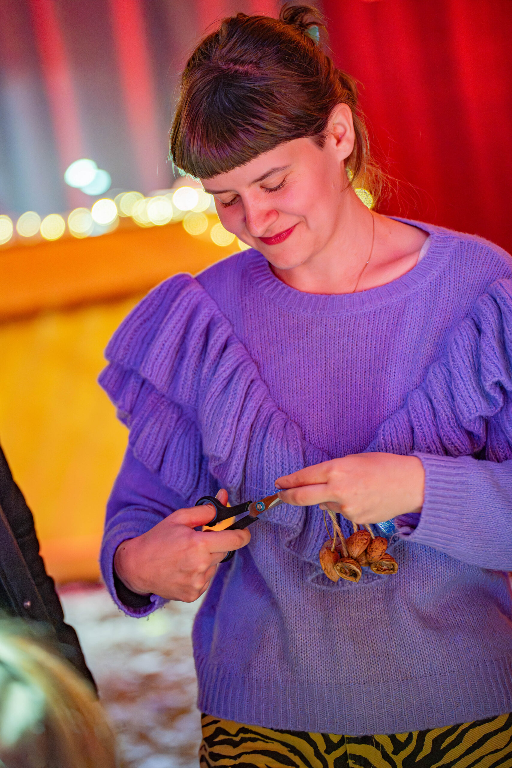 POKazujemy KRAKATUKA. STROIMY DRZEWKO W ORZECHOWE DŹWIĘKI / WARSZTATY CHOINKOWE DLA RODZIN Z DZIEĆMI 5+ 7.12.2025 FOT. P. SULEJ