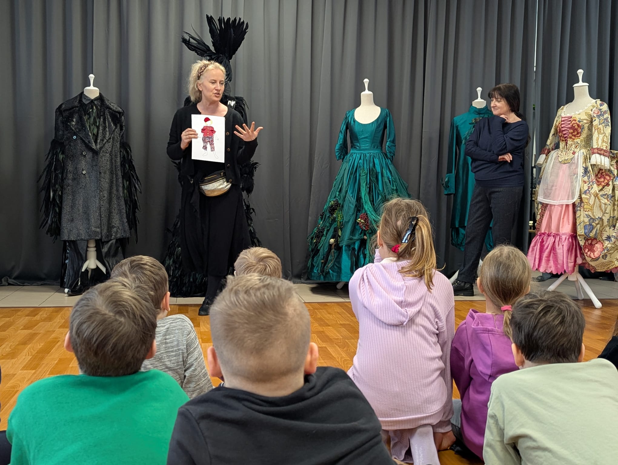 POKazujemy KOSTIUM. Tkaniny robią miny / Warsztaty dla grup szkolnych 11.02.2025 Kąty Węgierskie. Fot. Impresariat POK